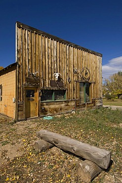 Wooden wall, Dayton near Sheridan, Wyoming, USA, America