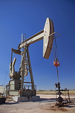 Oil well, Carlsbad, New Mexico, USA