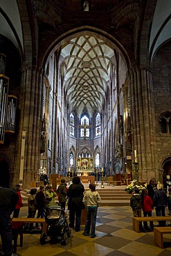 Interior view of Freiburg Cathedral, Freiburg im Breisgau, Baden-Wuerttemberg, Deutschland, Europa