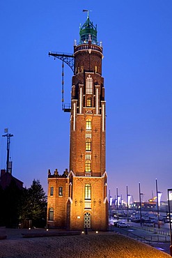 Simon-Loschen Lighthouse, Neuer Hafen Harbor, dusk, Bremerhaven, Bremen, Germany, Europe