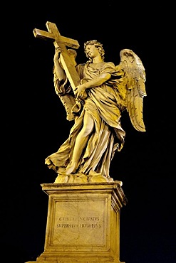 Angelo con la croce, angel with the cross, by Ercole Ferrata, one of the ten statues of angels with symbols of the Passion, Statue di angeli con i simboli della Passione, design by Bernini, Ponte Sant'Angelo, Rome, Latium, Italy, Europe