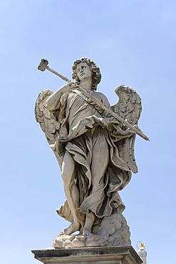 Angelo con la spugna, Angel with the sponge, by Antonio Giorgetti, one of the ten statues of angels with symbols of the Passion, Statue di angeli con i simboli della Passione, design by Bernini, Ponte Sant'Angelo, Angels bridge, Rome, Latium, Italy, Europ