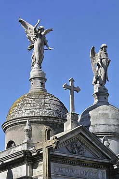 Angels above tombs, crosses on mausoleums, Cementerio de la Recoleta Cemetery, Recoleta, Buenos Aires, Argentina, South America