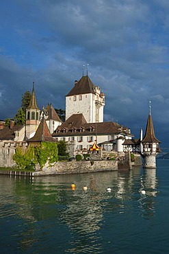 Oberhofen Castle on Lake Thun, canton of Bern, Switzerland, Europe