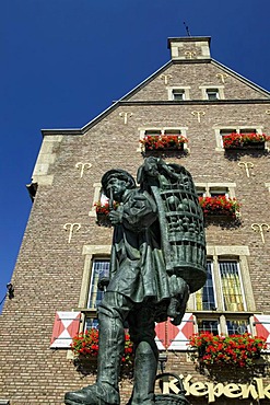 The "Kiepenkerl" statue at Spiekerhof, Muenster, North Rhine-Westphalia, Germany, Europe