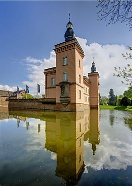 Schloss Gracht castle, seat of the ESMT European School of Management and Technology, Erftstadt, North Rhine-Westphalia, Germany, Europe