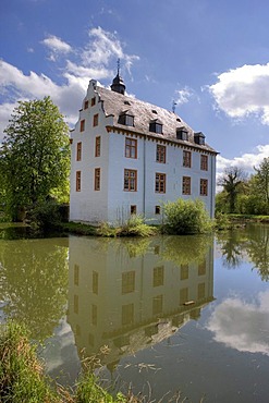 Schloss Metternich moated castle, Weilerswist, North Rhine-Westphalia, Germany, Europe