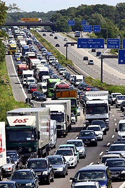 Traffic jam on the A3 motorway, Breitscheider Kreuz junction in direction of Oberhausen, Ratingen, North Rhine-Westphalia, Germany, Europe