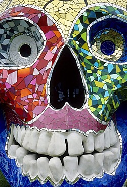 Skull with large teeth, made of colourful mosaics, sculpture by Niki de Saint Phalle, founding exhibition of the Bundeskunsthalle Bonn, Art and Exhibition Hall in Bonn, North Rhine-Westphalia, Germany, Europe