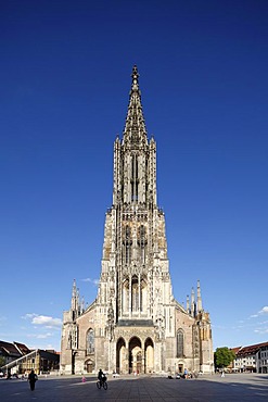 Ulmer Muenster cathedral, west tower and west portal, cathedral square, Ulm, Swabia, Baden-Wuerttemberg, Germany, Europe