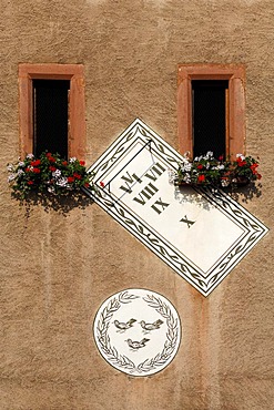 Sundial on the Obertor old gate tower, Grand'Rue, Ammerschwihr, Alsace, France, Europe