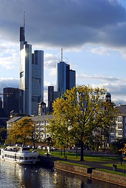 Boat on the Main river at the Mainkai quay, in the back the skyline of the banking district, Frankfurt am Main, Hesse, Germany, Europe