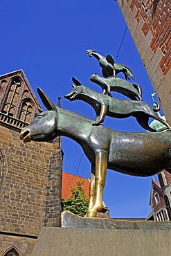 Statue of the Bremer Stadtmusikanten or Town Musicians of Bremen, Bremen, Germany, Europe