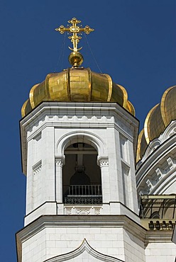 Golden onion dome of the Christ the Saviour cathedral, Moscow, Russia