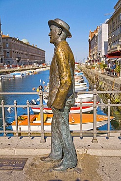 James Joyce statue on the Canal Grande, Grand Canal, Triest, Italy, Europe