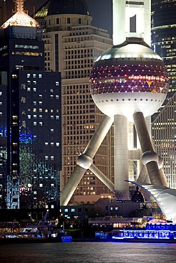 Illuminated Oriental Pearl Tower at night, Huangpu River, Lujiazui Financial District, Pudong, Shanghai, China, Asia