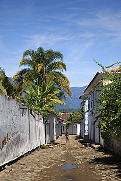 Small road in colonial town of Paraty, Costa Verde, State of Rio de Janeiro, Brazil, South America