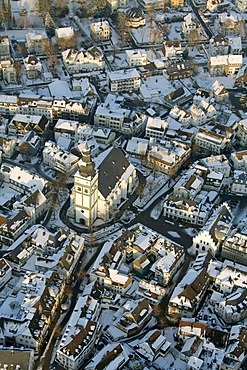 Aerial photo, Alter Markt market square with town church in the snow in winter, Attendorn, North Rhine-Westphalia, Germany, Europe