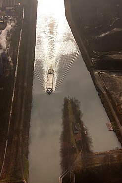 Aerial photo, Emscher River, freighter, Emscher Dueker, Henrichenburg, Rhine-Herne Canal, Castrop-Rauxel, Ruhr area, North Rhine-Westphalia, Germany, Europe