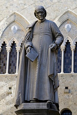 Statue of Sallustio Bandini on the Piazza Salimbeni, Siena, Tuscany, Italy, Europe