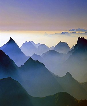 View from the Birkkarspitze, backlight, Karwendel, Tyrol, Austria Gschnitztal, Stubai Alps, (M)