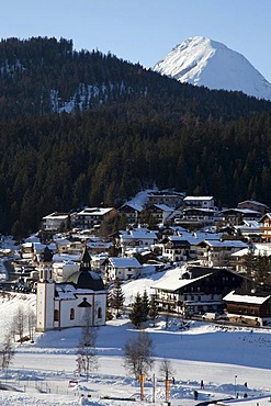 Seefeld townscape with Seekirchl chapel, church, Seefeld, Tyrol, Austria, Europe