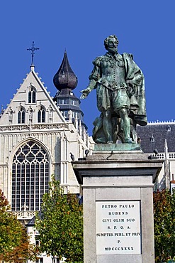 Rubens monument and the Notre Dame cathedral, Onze-Lieve-Vrouwekathedraal, Groenplaats, Antwerp, Flanders, Belgium, Europe