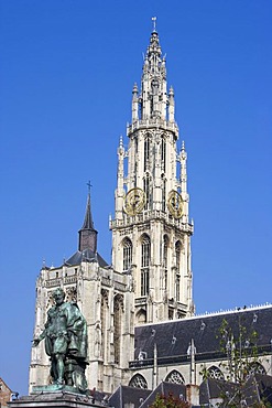 Rubens monument and the Notre Dame cathedral, Onze-Lieve-Vrouwekathedraal, Groenplaats, Antwerp, Flanders, Belgium, Europe