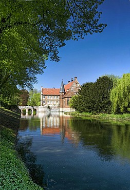 Castle park and Huelshoff Castle, Havixbeck, Muensterland, North Rhine-Westphalia, Germany, Europe