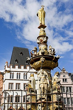 Petrusbrunnen fountain, Hauptmarkt central square, Trier, Rhineland-Palatinate, Germany, Europe