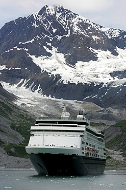 Ryndam cruise ship of the Holland America Line, in the Tarr Inlet fjord, in Glacier Bay National Park, Alaska, USA