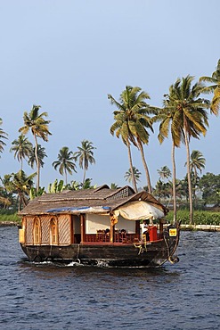 Houseboat, backwaters near Alleppey, Alappuzha, Kerala, South India, South Asia, Asia