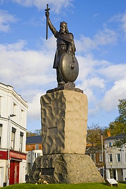 Hamo Thornycroft's statue of King Alfred the Great, Broadway, Winchester, Hampshire, England, United Kingdom, Europe