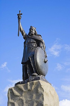 Hamo Thornycroft's statue of King Alfred the Great, Broadway, Winchester, Hampshire, England, United Kingdom, Europe