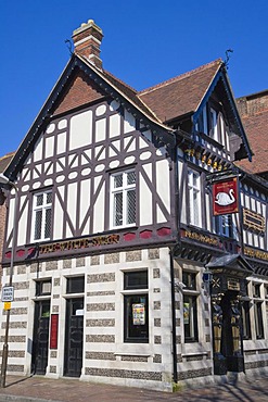 The White Swan Pub, Wetherspoon, Guildhall Walk, Portsmouth, Hampshire, England, United Kingdom, Europe