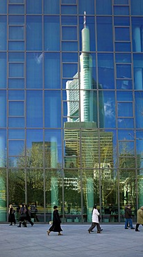 Skyline of Frankfurt, with businesspeople reflected in the high-rise facade of Commerzbank AG Dresdner Bank, Frankfurt, Hesse, Germany, Europe
