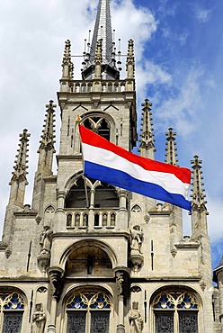 Stadhuis Gothic city hall at the market, national flag marking a public holiday or commemoration day, Gouda, Zuid-Holland, South Holland, The Netherlands, Europe