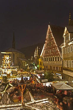 Christmas market on the market square, market stalls, winter, snow, Esslingen, Baden-Wuerttemberg, Germany, Europe