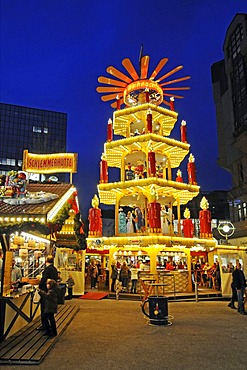 Christmas pyramid, Christmas market, Dortmund, North Rhine-Westphalia, Germany, Europe