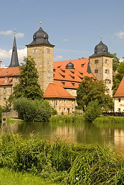 Pond in front of Thurnau Castle, Franconian Switzerland, Franconia, Bavaria, Germany, Europe