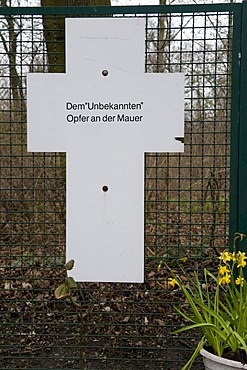 Cross as a memorial for victims of the Berlin Wall, Tiergarten, Berlin, Germany, Europe