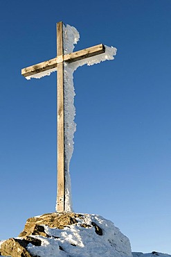 Icy summit cross on the Grosser Arber, 1456m, Bavarian Forest Nature Park, Bavaria, Germany, Europe