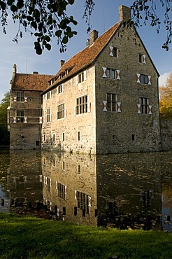 Wasserburg Vischering moated castle in Luedinghausen, Muensterland region, North Rhine-Westphalia, Germany, Europe