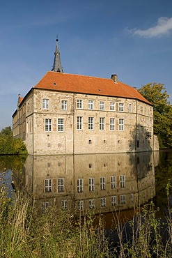 Wasserburg Vischering moated castle in Luedinghausen, Muensterland region, North Rhine-Westphalia, Germany, Europe