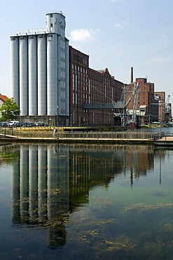 Panorama with Museum Kueppersmuehle, Innenhafen Duisburg harbor, Route der Industriekultur Route of Industrial Heritage, Essen, Ruhrgebiet region, North Rhine-Westphalia, Germany, Europe