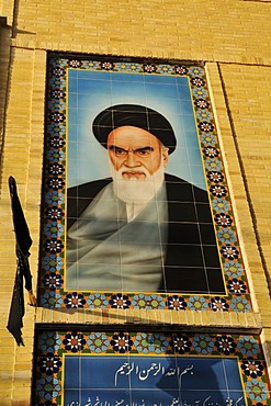 Portrait of Emam, Imam Khomeini, Shiraz, Fars, Iran, Asia