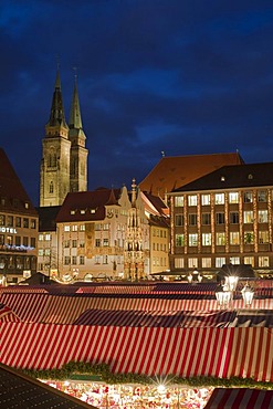 Christmas Market, Hauptmarkt square, historic town, Nuremberg, Middle Franconia, Franconia, Bavaria, Germany, Europe