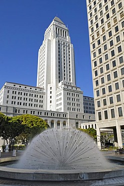 City Hall und Eleanor Chambers Memorial Fountain, Los Angeles, California, USA