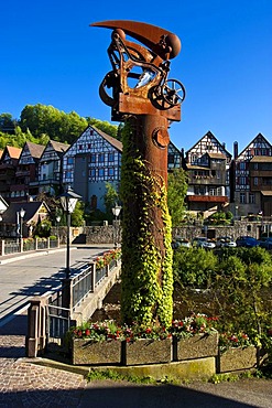 City view with the Kinzig river and Haeberlesbruecke bridge, Schiltach, Black Forest, Baden-Wuerttemberg, Germany, Europe