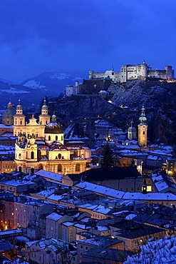 Old town with the Kollegienkirche church, the cathedral and Festung Hohensalzburg fortress, in the evening, winter, Salzburg, Austria, Europe